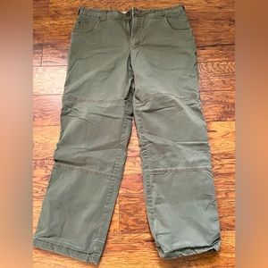 Cabelas Men’s Olive Green Khaki Pants. Waist 36. Length 32